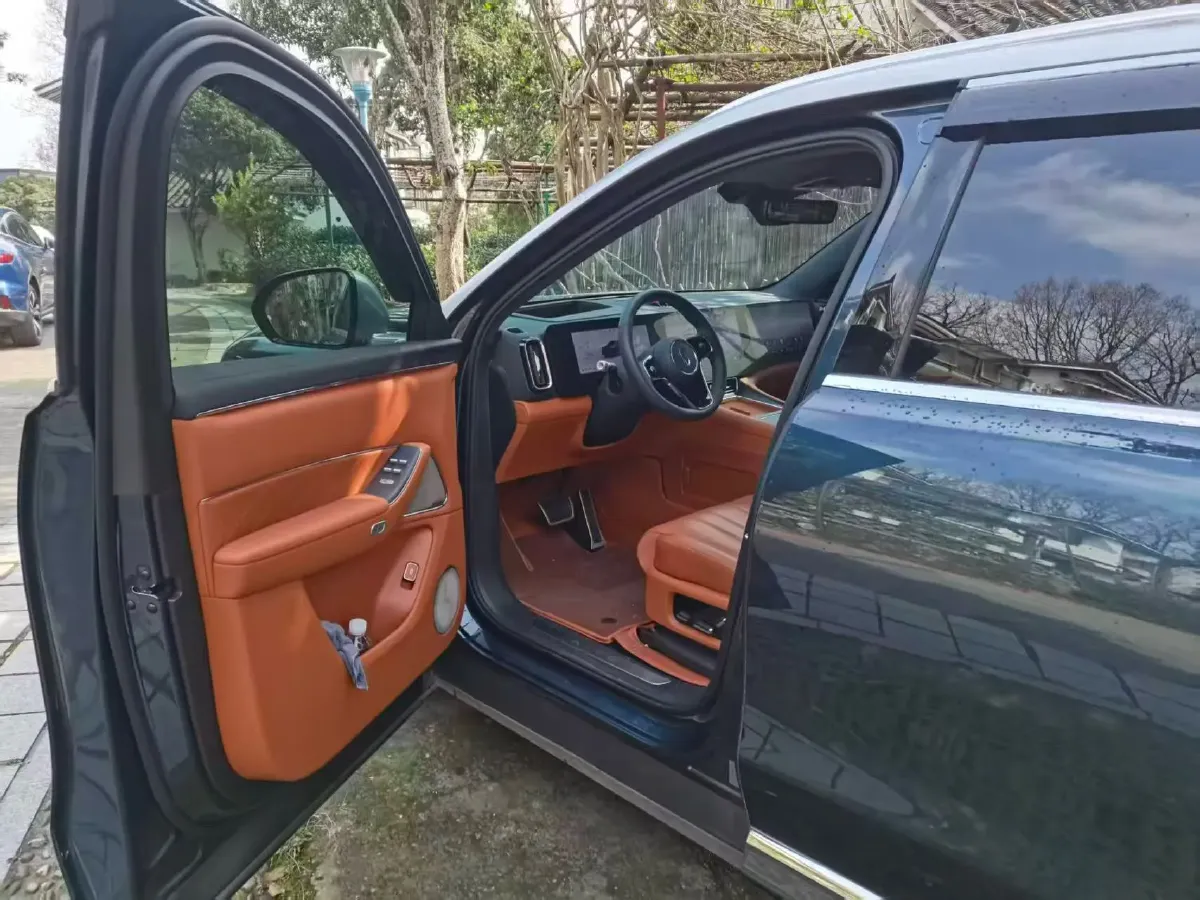 2025 AITO AITO M8 REEV 160HP REEV 53.4KWH,autocango,china used car exporter,china ev exporter,chinese used car exporter,chinese used ev exporter