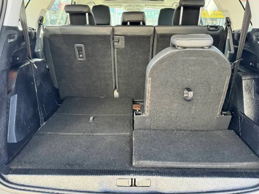 2017 Peugeot 5008 1.6T 167HP L4 6AT,autocango,china used car exporter,china ev exporter,chinese used car exporter,chinese used ev exporter