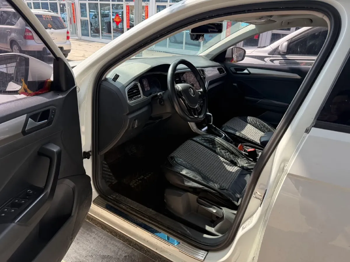 2020 Volkswagen T-Roc 1.4T 131HP L4 7DCT,autocango,china used car exporter,china ev exporter,chinese used car exporter,chinese used ev exporter