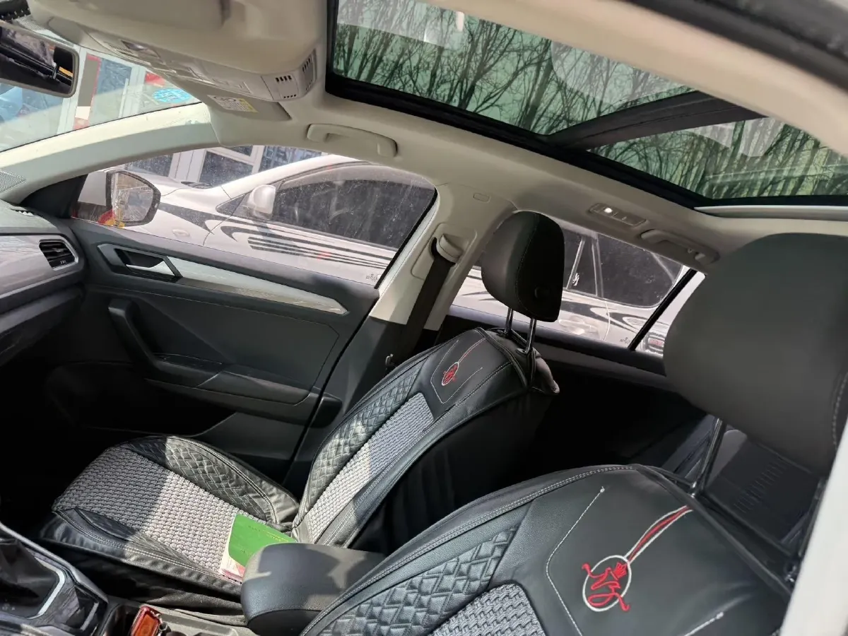 2020 Volkswagen T-Roc 1.4T 131HP L4 7DCT,autocango,china used car exporter,china ev exporter,chinese used car exporter,chinese used ev exporter