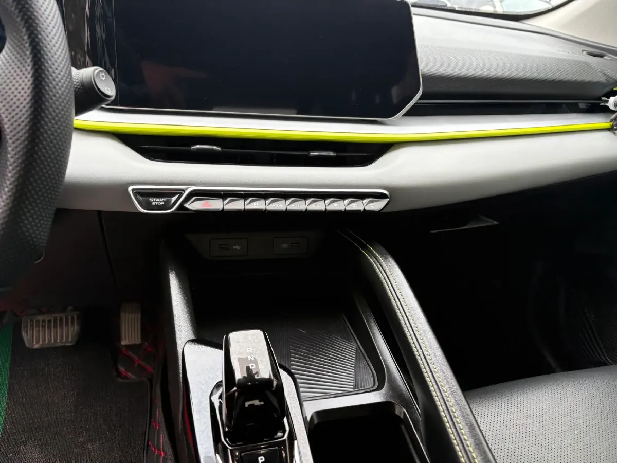 2022 Geely Coolray 1.5T 181HP L4 7DCT,autocango,china used car exporter,china ev exporter,chinese used car exporter,chinese used ev exporter