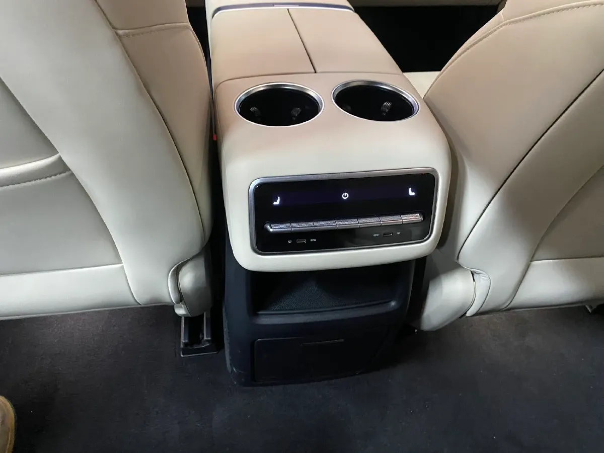 2023 Li L8 Range Extended 154HP REEV 40.9KWH,autocango,china used car exporter,china ev exporter,chinese used car exporter,chinese used ev exporter