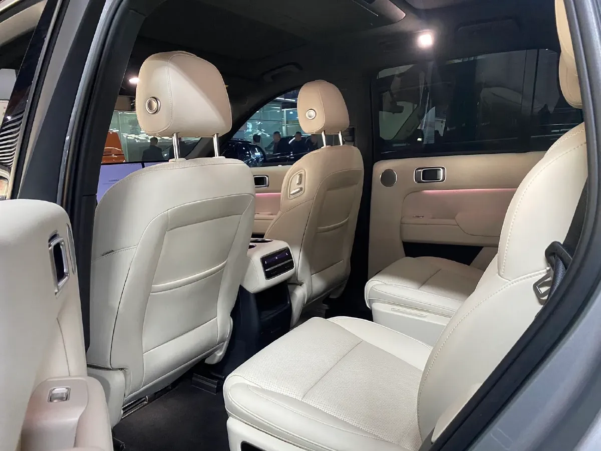 2023 Li L8 Range Extended 154HP REEV 40.9KWH,autocango,china used car exporter,china ev exporter,chinese used car exporter,chinese used ev exporter