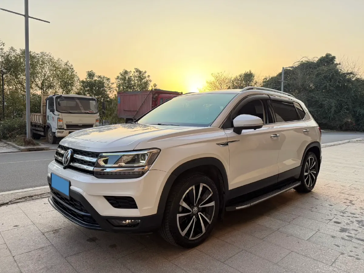 2019 MINI MINI 1.5T 102HP L3 7DCT,autocango,china used car exporter,china ev exporter,chinese used car exporter,chinese used ev exporter