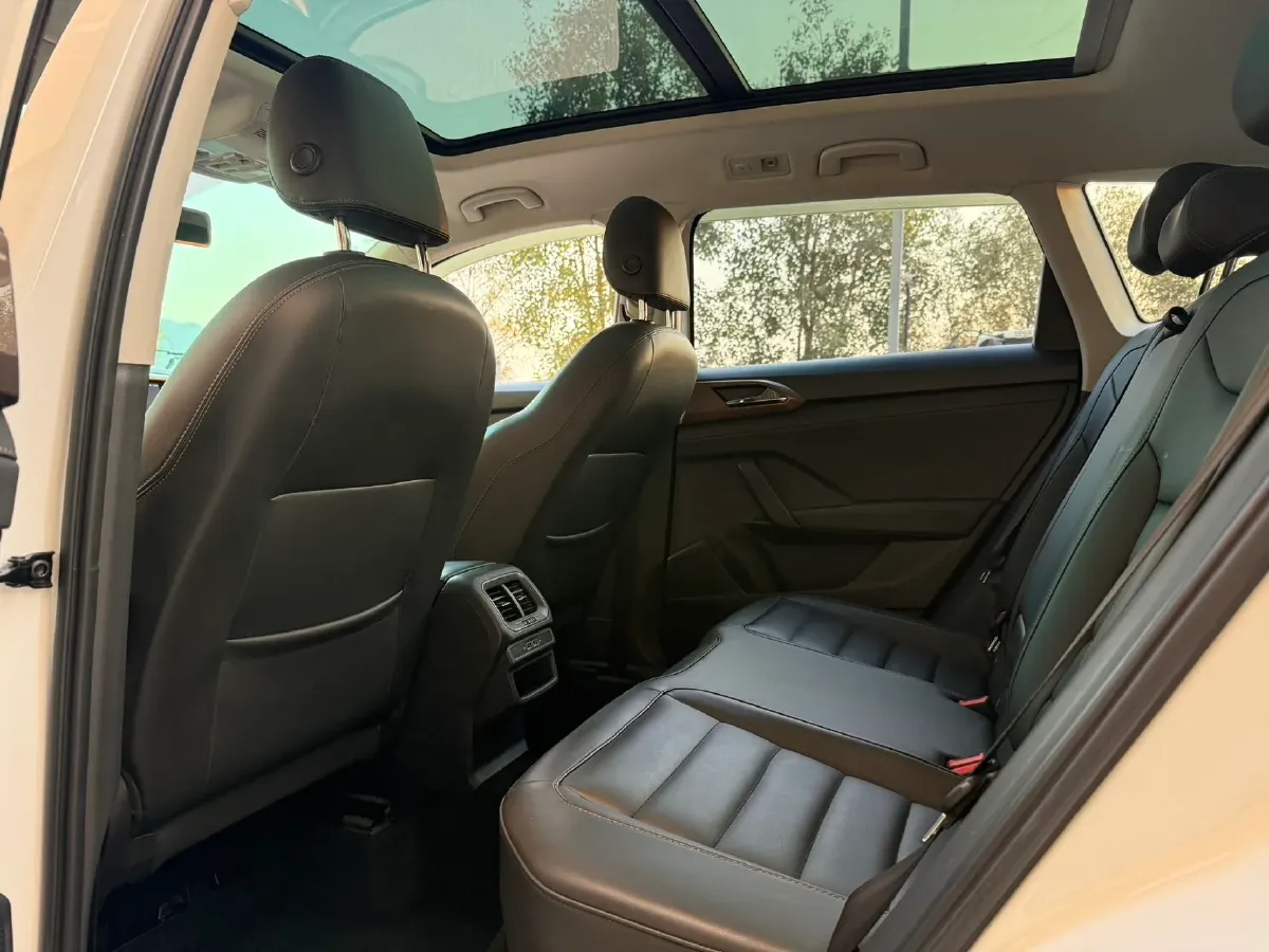 2019 MINI MINI 1.5T 102HP L3 7DCT,autocango,china used car exporter,china ev exporter,chinese used car exporter,chinese used ev exporter