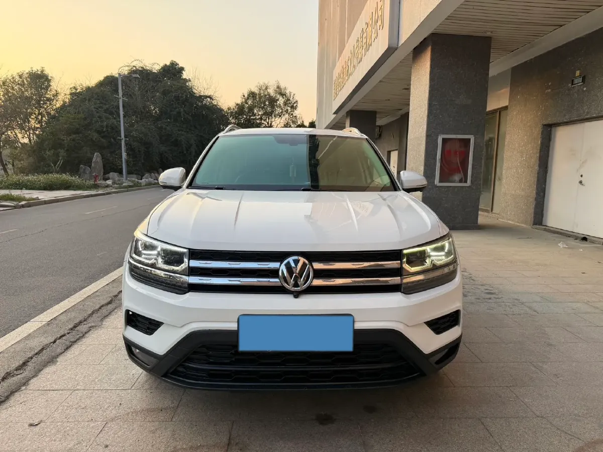 2019 MINI MINI 1.5T 102HP L3 7DCT,autocango,china used car exporter,china ev exporter,chinese used car exporter,chinese used ev exporter