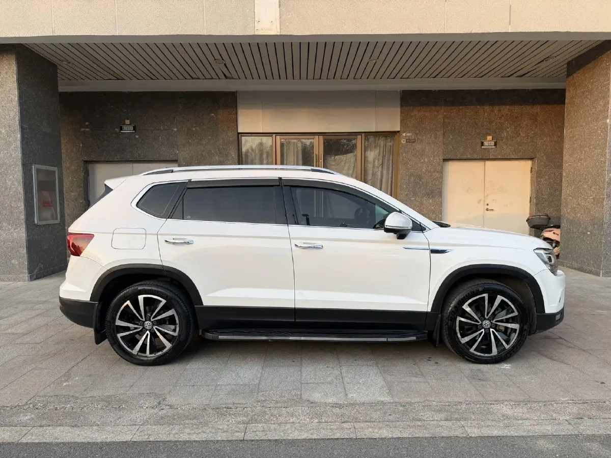 2019 MINI MINI 1.5T 102HP L3 7DCT,autocango,china used car exporter,china ev exporter,chinese used car exporter,chinese used ev exporter