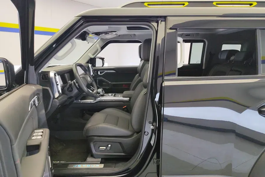 2023 Jetour Traveller 2.0T 254HP L4 7DCT,autocango,china used car exporter,china ev exporter,chinese used car exporter,chinese used ev exporter