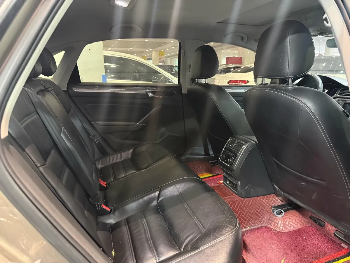 2017 Volkswagen Passat 1.8T 180HP L4 7DCT,autocango,china used car exporter,china ev exporter,chinese used car exporter,chinese used ev exporter