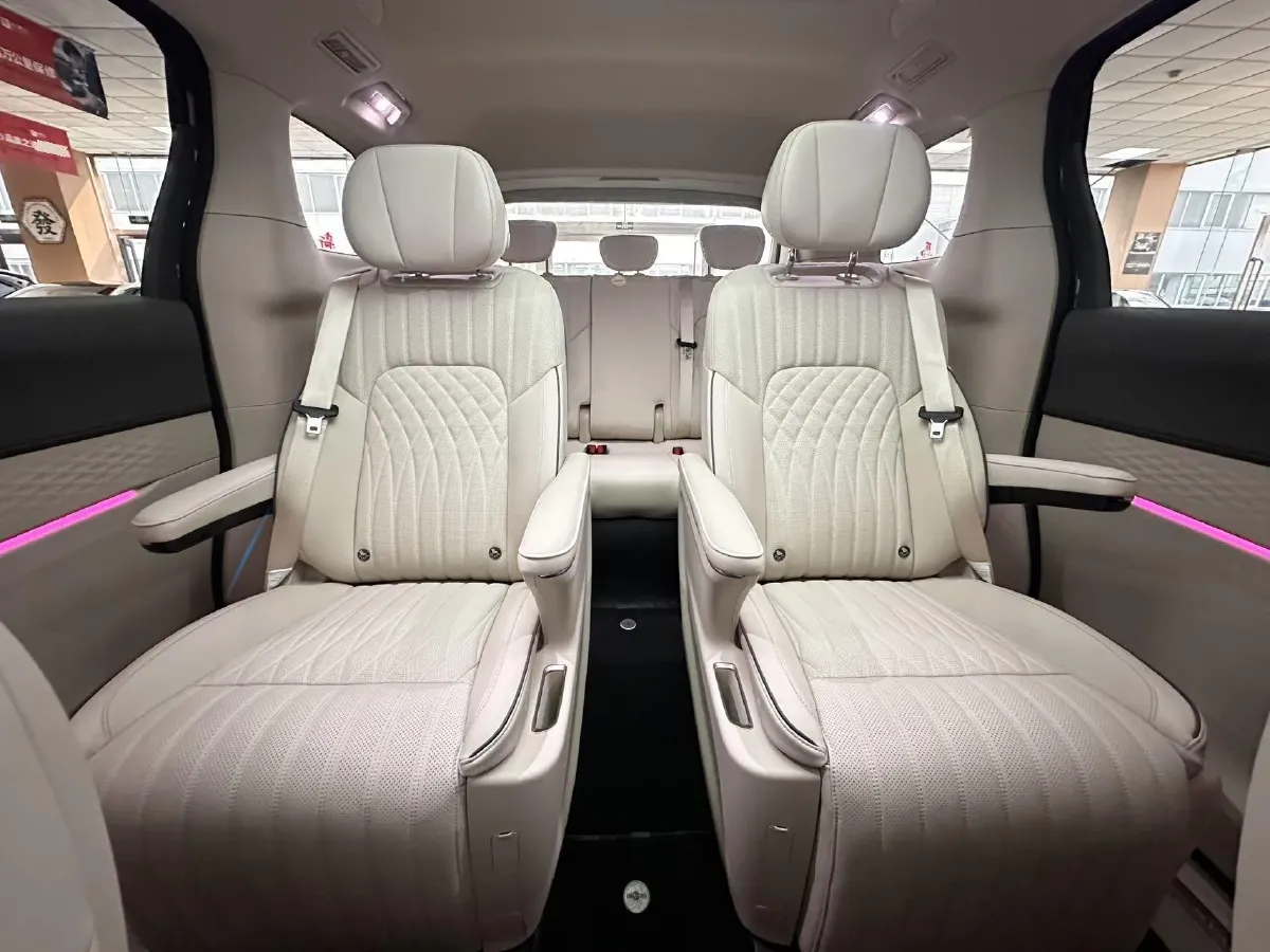 2022 Voyah Dream 1.5T 136HP L4 PHEV 25.57KWH,autocango,china used car exporter,china ev exporter,chinese used car exporter,chinese used ev exporter