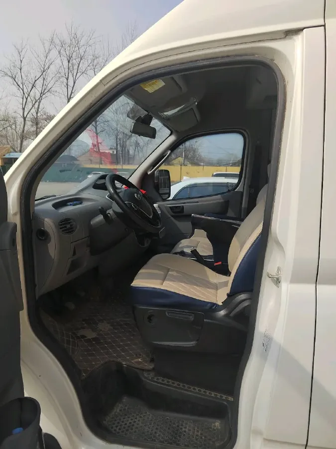 2019 MAXUS XinTu V80 2.5T 136HP L4 6MT,autocango,china used car exporter,china ev exporter,chinese used car exporter,chinese used ev exporter