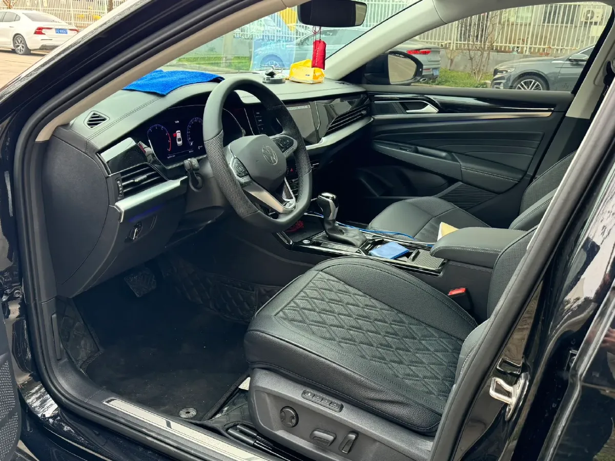 2025 Volkswagen Passat 2.0T 220HP L4 7DCT,autocango,china used car exporter,china ev exporter,chinese used car exporter,chinese used ev exporter