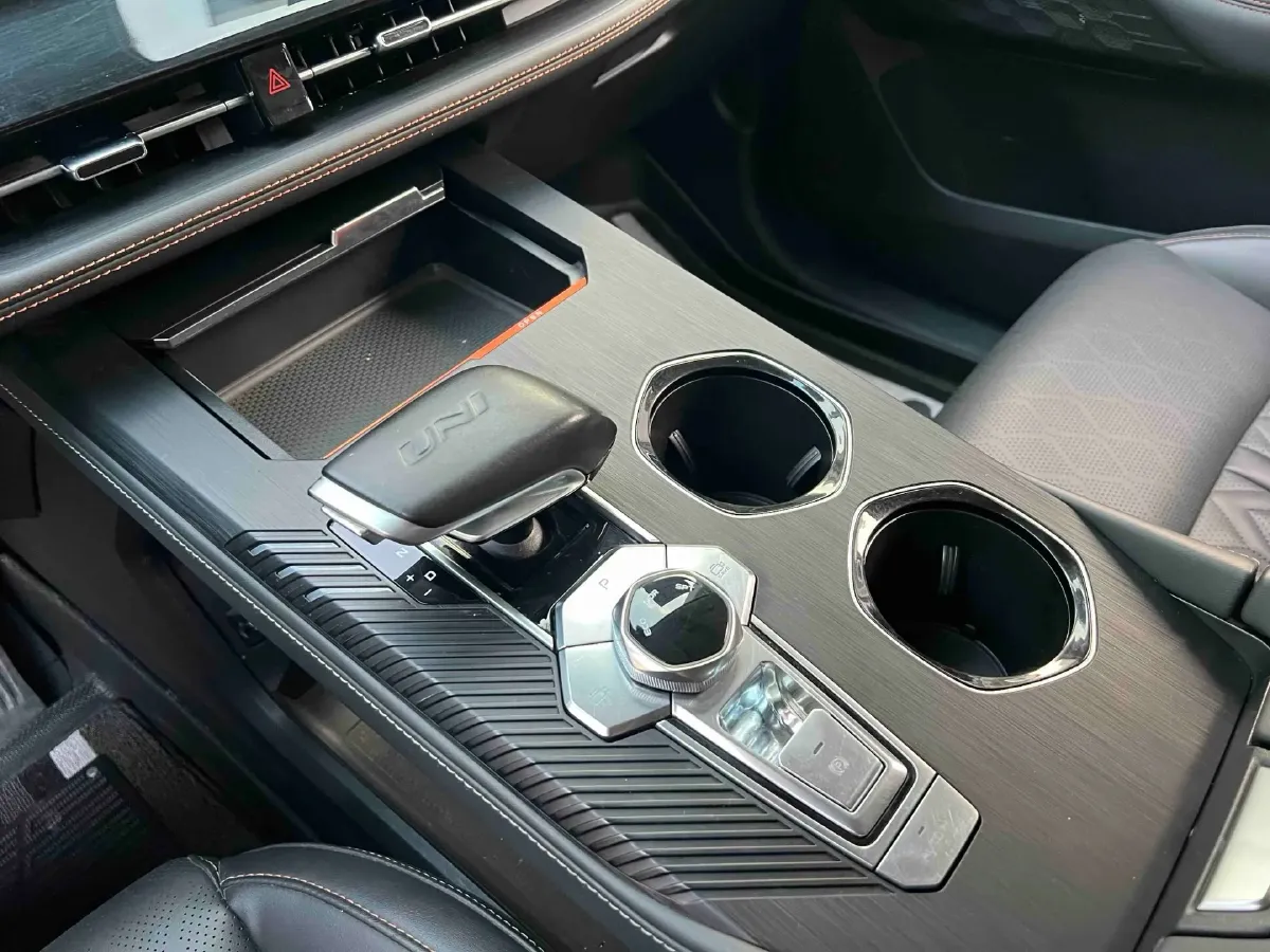 2021 ChangAn UNI-K 2.0T 233HP L4 8AT,autocango,china used car exporter,china ev exporter,chinese used car exporter,chinese used ev exporter