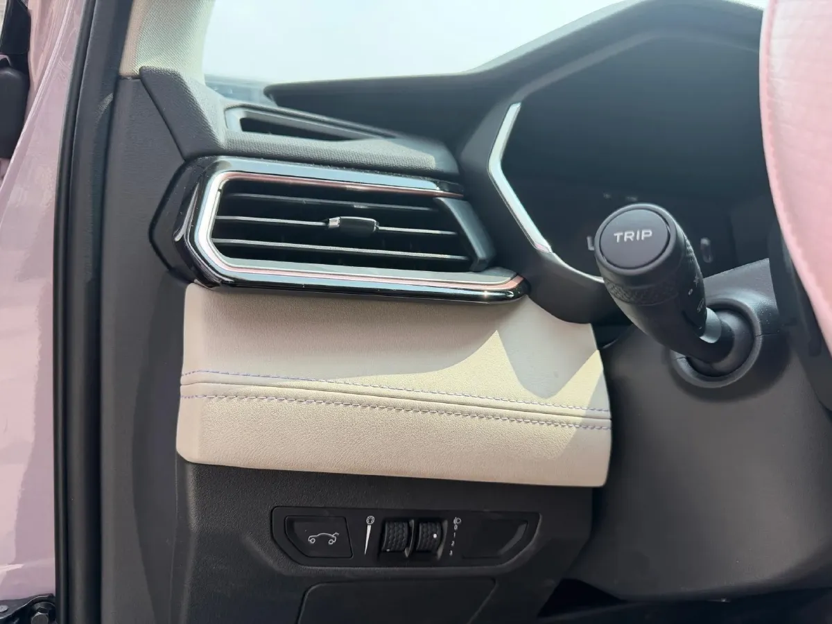 2023 LYNK&CO 06 1.5T 181HP L4 7DCT,autocango,china used car exporter,china ev exporter,chinese used car exporter,chinese used ev exporter