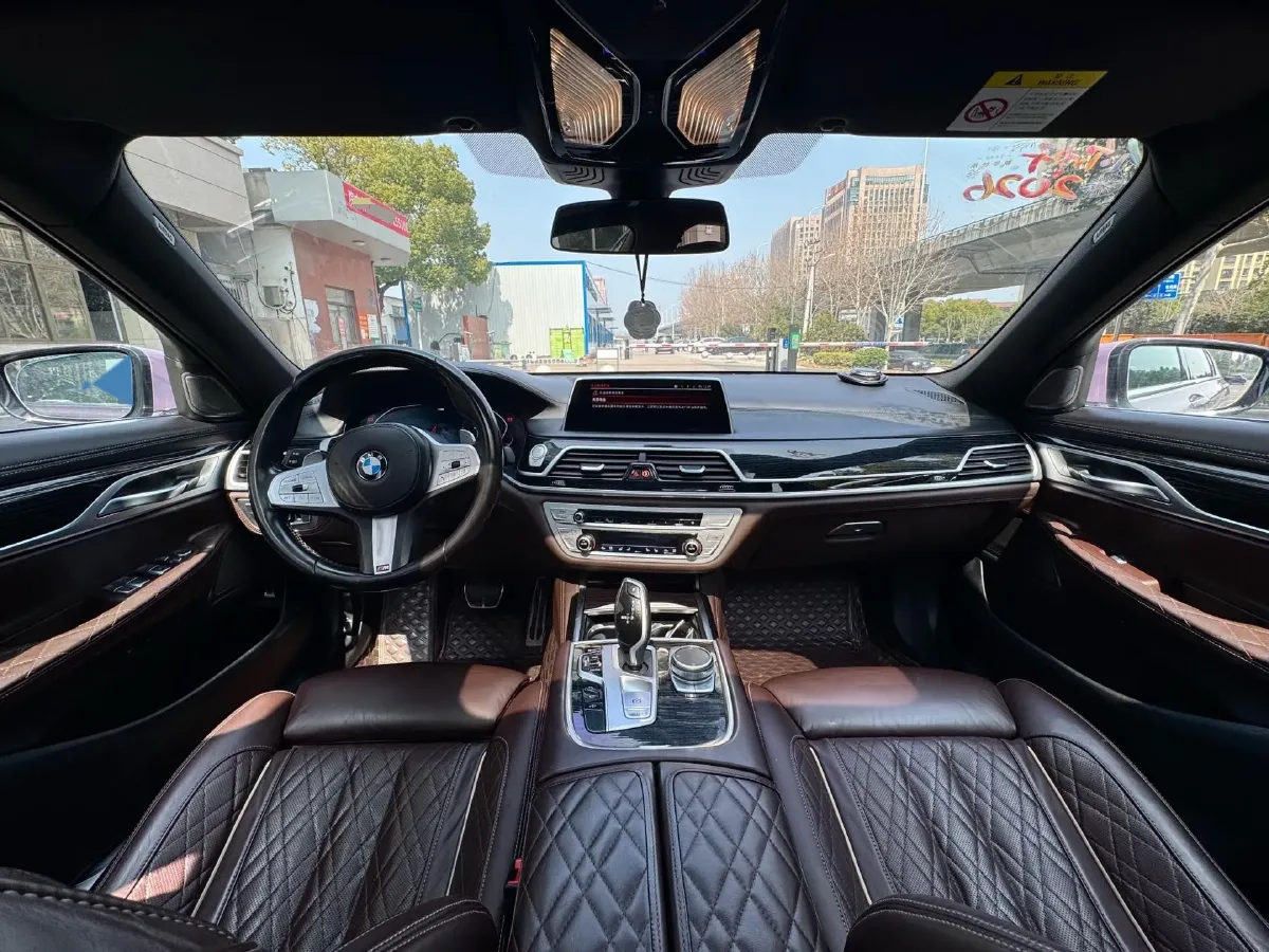 2021 BMW 7 Series 3.0T 340HP L6 8AT,autocango,china used car exporter,china ev exporter,chinese used car exporter,chinese used ev exporter