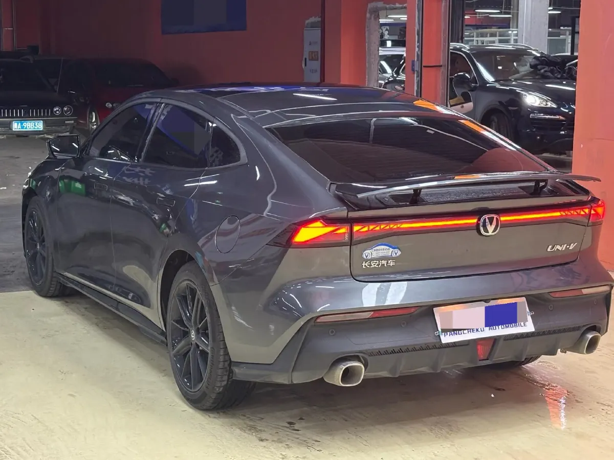 2023 ChangAn UNI-V 1.5T 188HP L4 7DCT,autocango,china used car exporter,china ev exporter,chinese used car exporter,chinese used ev exporter