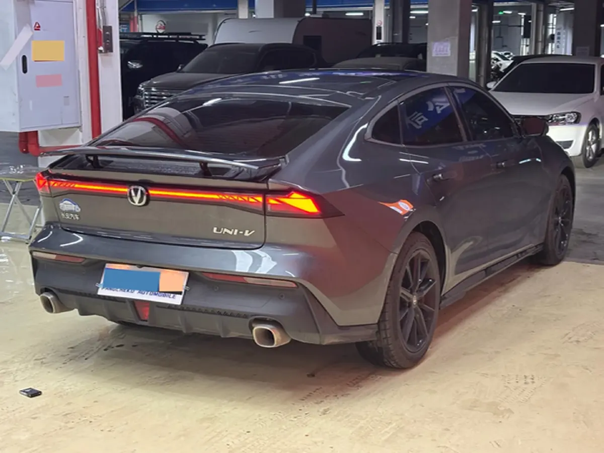 2023 ChangAn UNI-V 1.5T 188HP L4 7DCT,autocango,china used car exporter,china ev exporter,chinese used car exporter,chinese used ev exporter