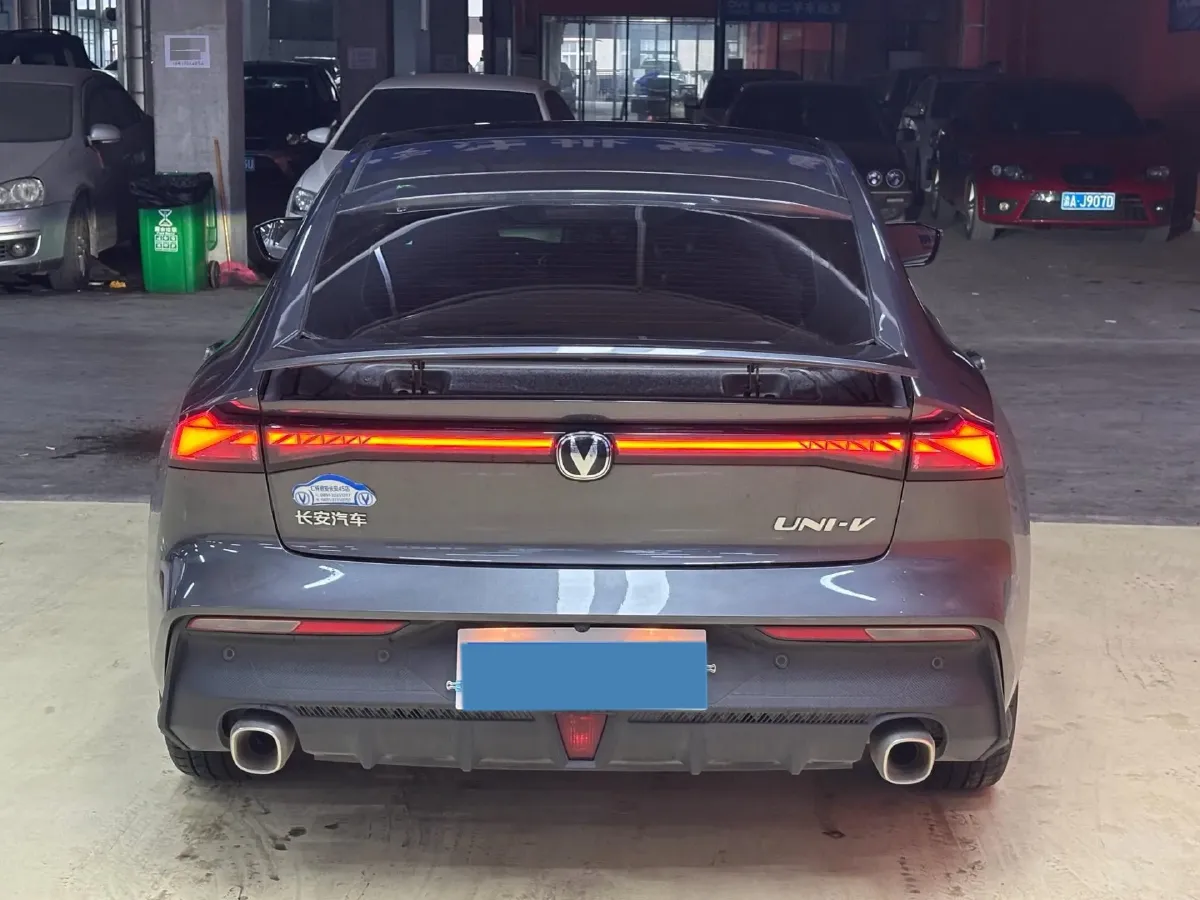 2023 ChangAn UNI-V 1.5T 188HP L4 7DCT,autocango,china used car exporter,china ev exporter,chinese used car exporter,chinese used ev exporter