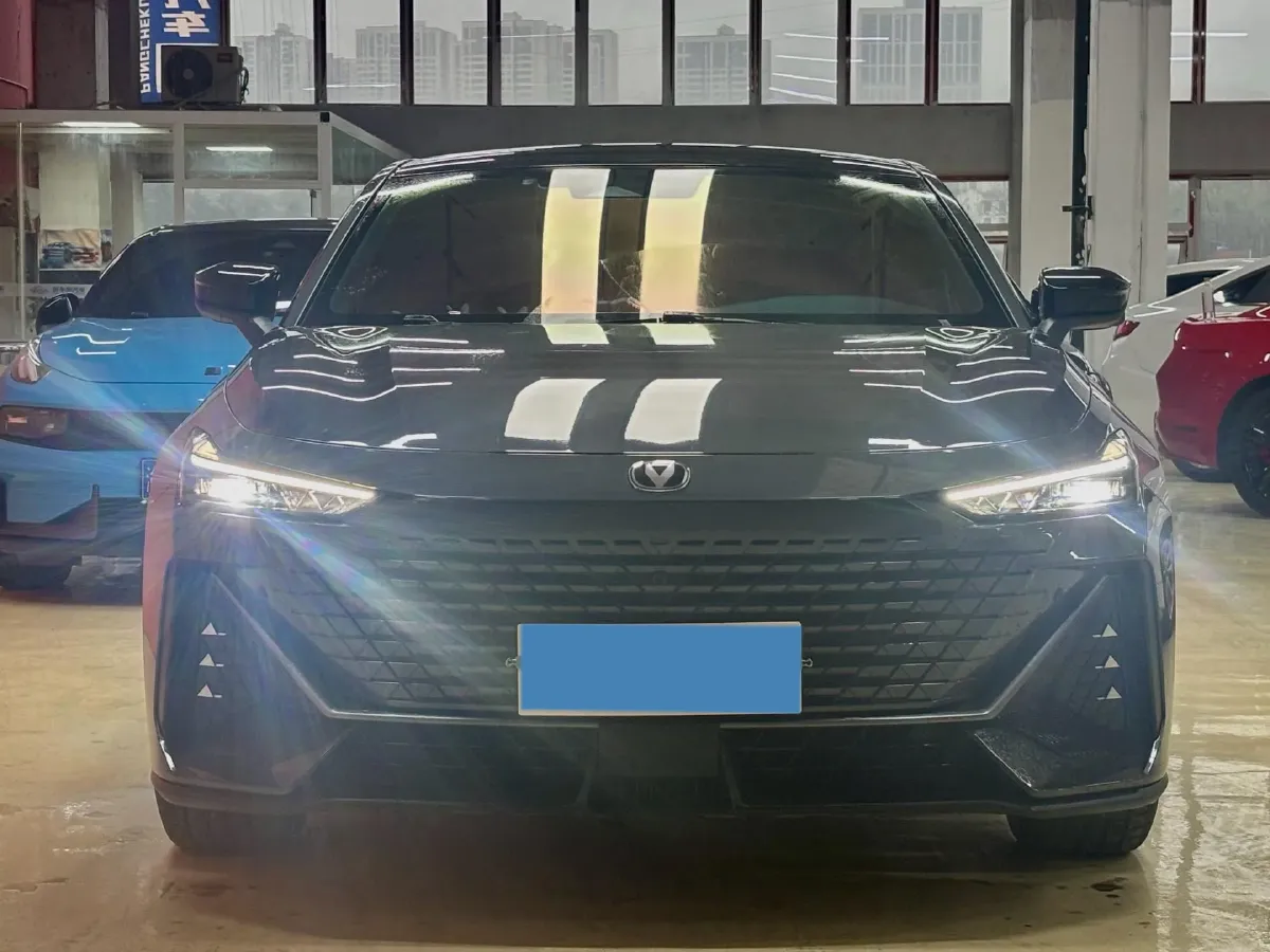 2023 ChangAn UNI-V 1.5T 188HP L4 7DCT,autocango,china used car exporter,china ev exporter,chinese used car exporter,chinese used ev exporter