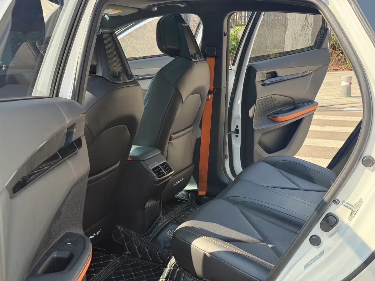 2022 ChangAn UNI-V 1.5T 188HP L4 7DCT,autocango,china used car exporter,china ev exporter,chinese used car exporter,chinese used ev exporter