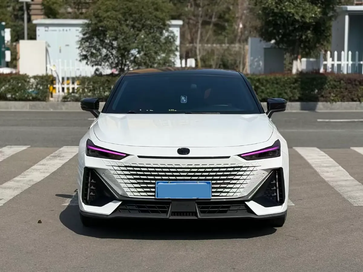 2022 ChangAn UNI-V 1.5T 188HP L4 7DCT,autocango,china used car exporter,china ev exporter,chinese used car exporter,chinese used ev exporter