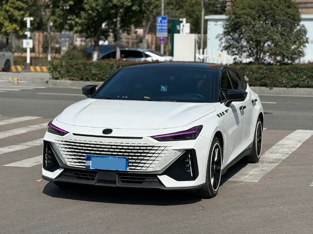 2022 ChangAn UNI-V 1.5T 188HP L4 7DCT,autocango,china used car exporter,china ev exporter,chinese used car exporter,chinese used ev exporter