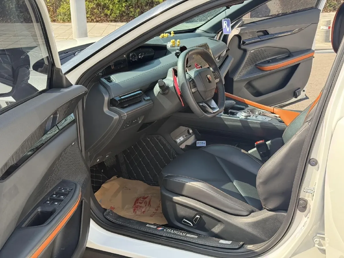 2022 ChangAn UNI-V 1.5T 188HP L4 7DCT,autocango,china used car exporter,china ev exporter,chinese used car exporter,chinese used ev exporter