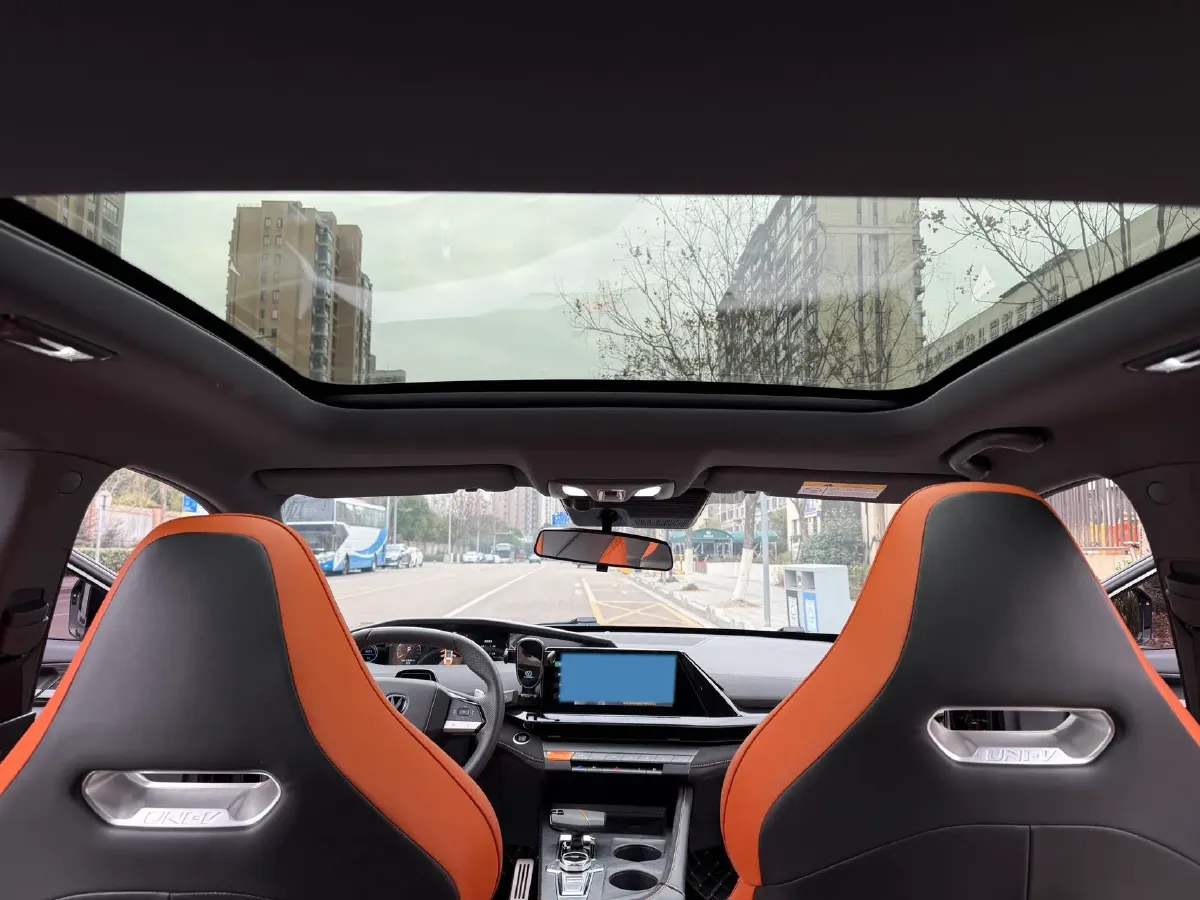 2024 ChangAn UNI-V 1.5T 188HP L4 7DCT,autocango,china used car exporter,china ev exporter,chinese used car exporter,chinese used ev exporter