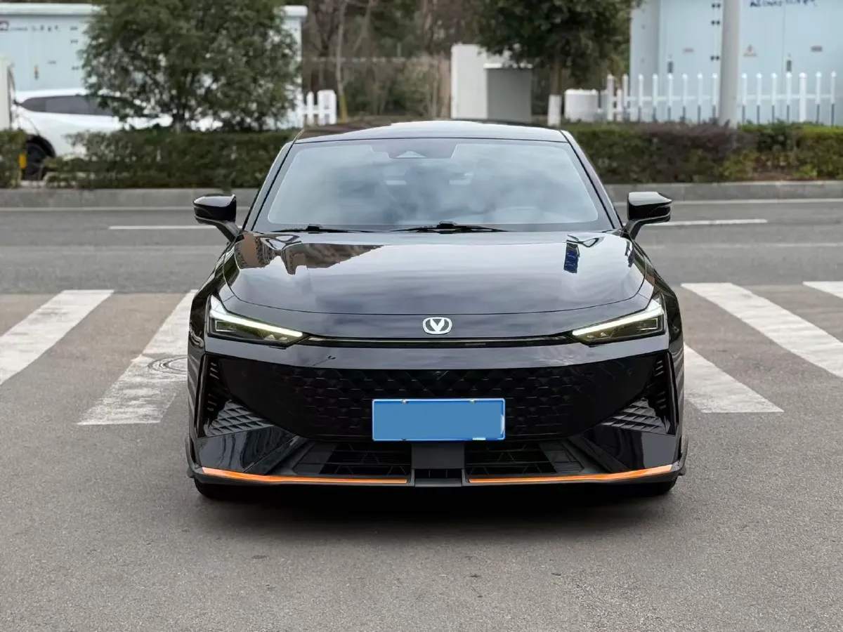 2024 ChangAn UNI-V 1.5T 188HP L4 7DCT,autocango,china used car exporter,china ev exporter,chinese used car exporter,chinese used ev exporter