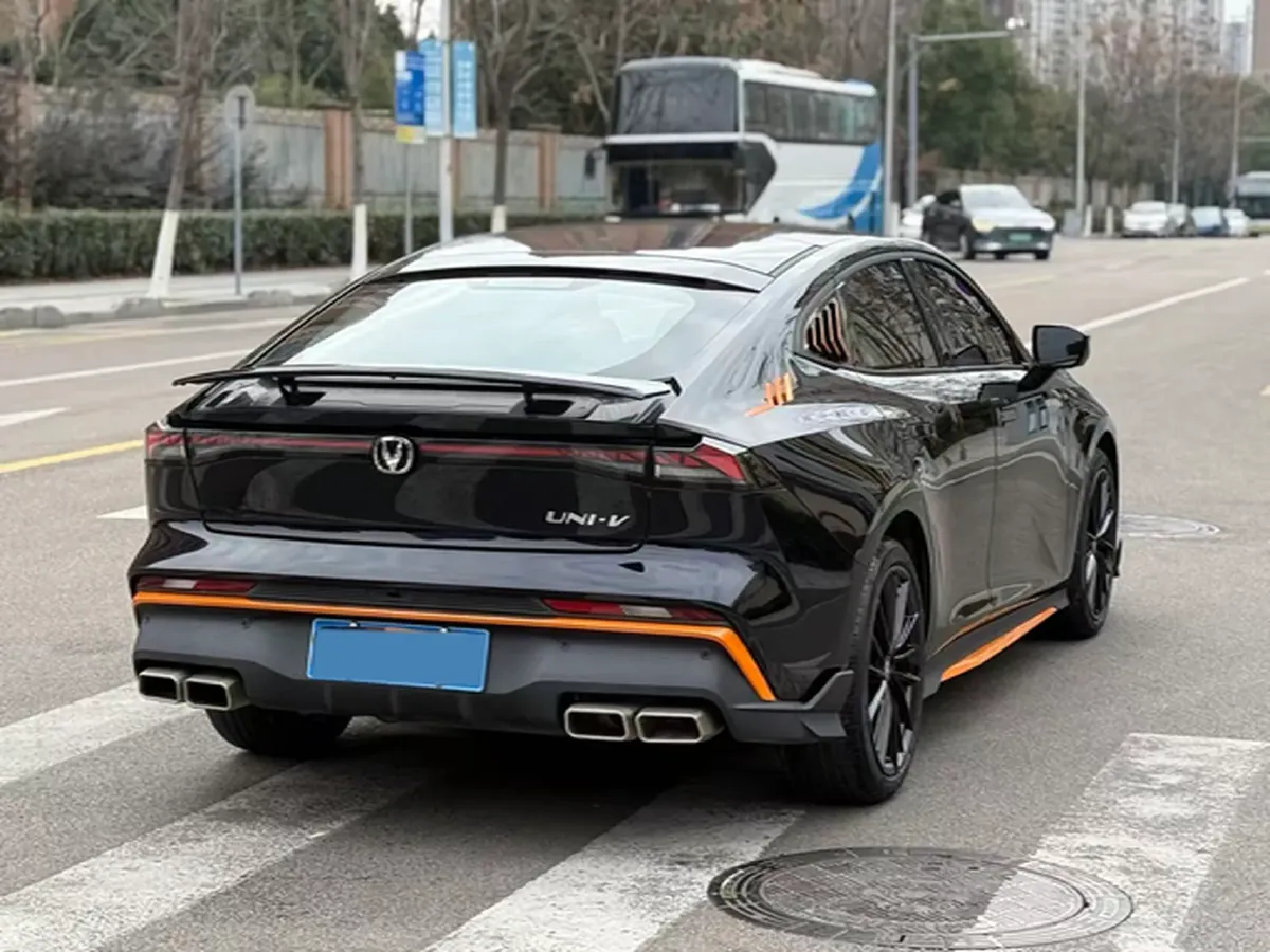 2024 ChangAn UNI-V 1.5T 188HP L4 7DCT,autocango,china used car exporter,china ev exporter,chinese used car exporter,chinese used ev exporter