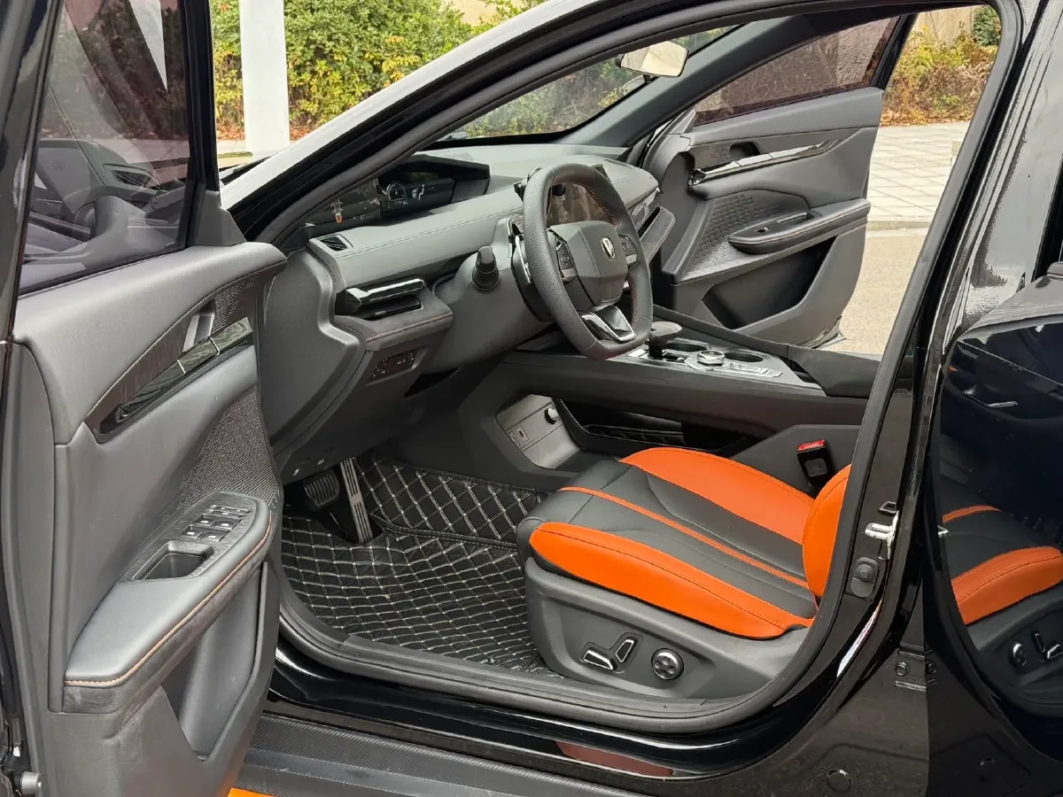 2024 ChangAn UNI-V 1.5T 188HP L4 7DCT,autocango,china used car exporter,china ev exporter,chinese used car exporter,chinese used ev exporter