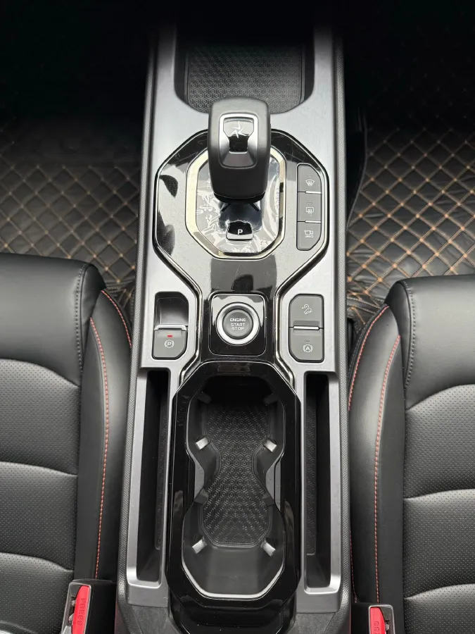 2025 Geely Cowboy 1.5T 181HP L4 7DCT,autocango,china used car exporter,china ev exporter,chinese used car exporter,chinese used ev exporter