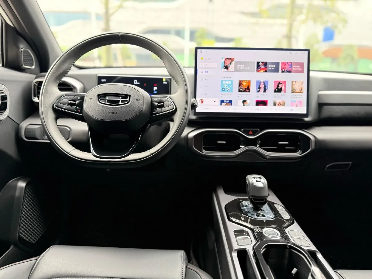 2025 Geely Cowboy 1.5T 181HP L4 7DCT,autocango,china used car exporter,china ev exporter,chinese used car exporter,chinese used ev exporter