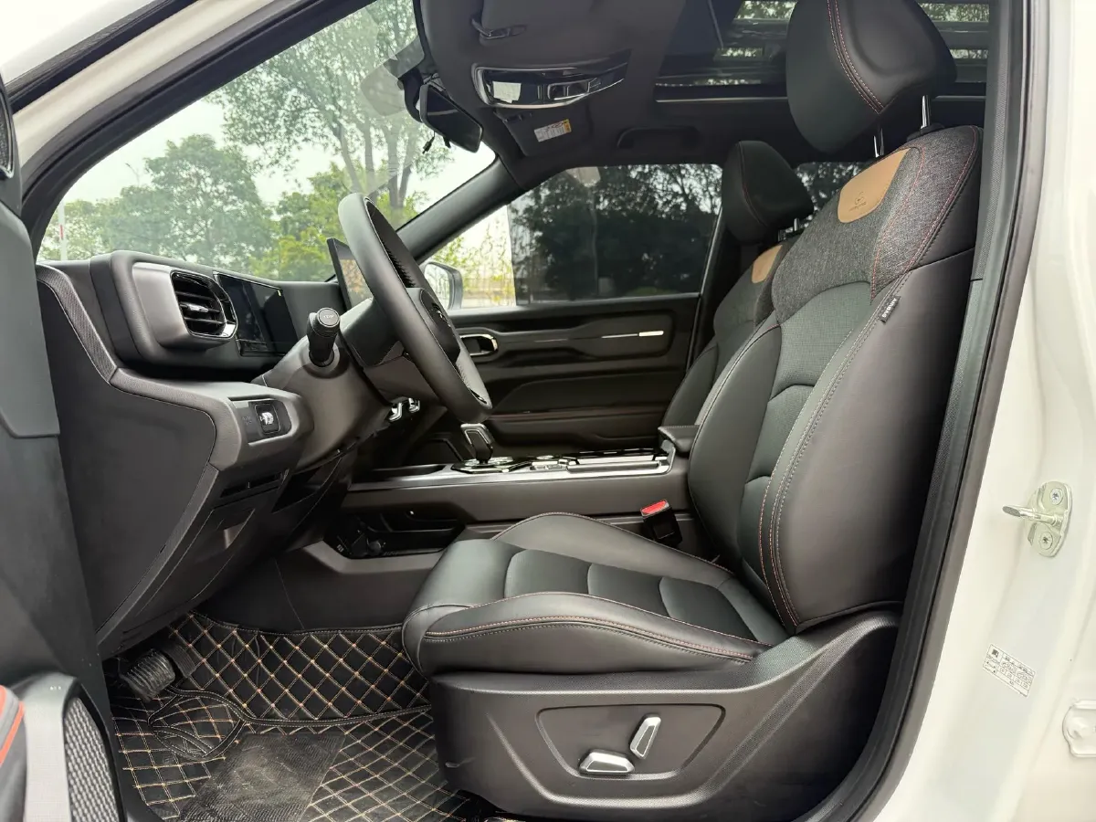 2025 Geely Cowboy 1.5T 181HP L4 7DCT,autocango,china used car exporter,china ev exporter,chinese used car exporter,chinese used ev exporter