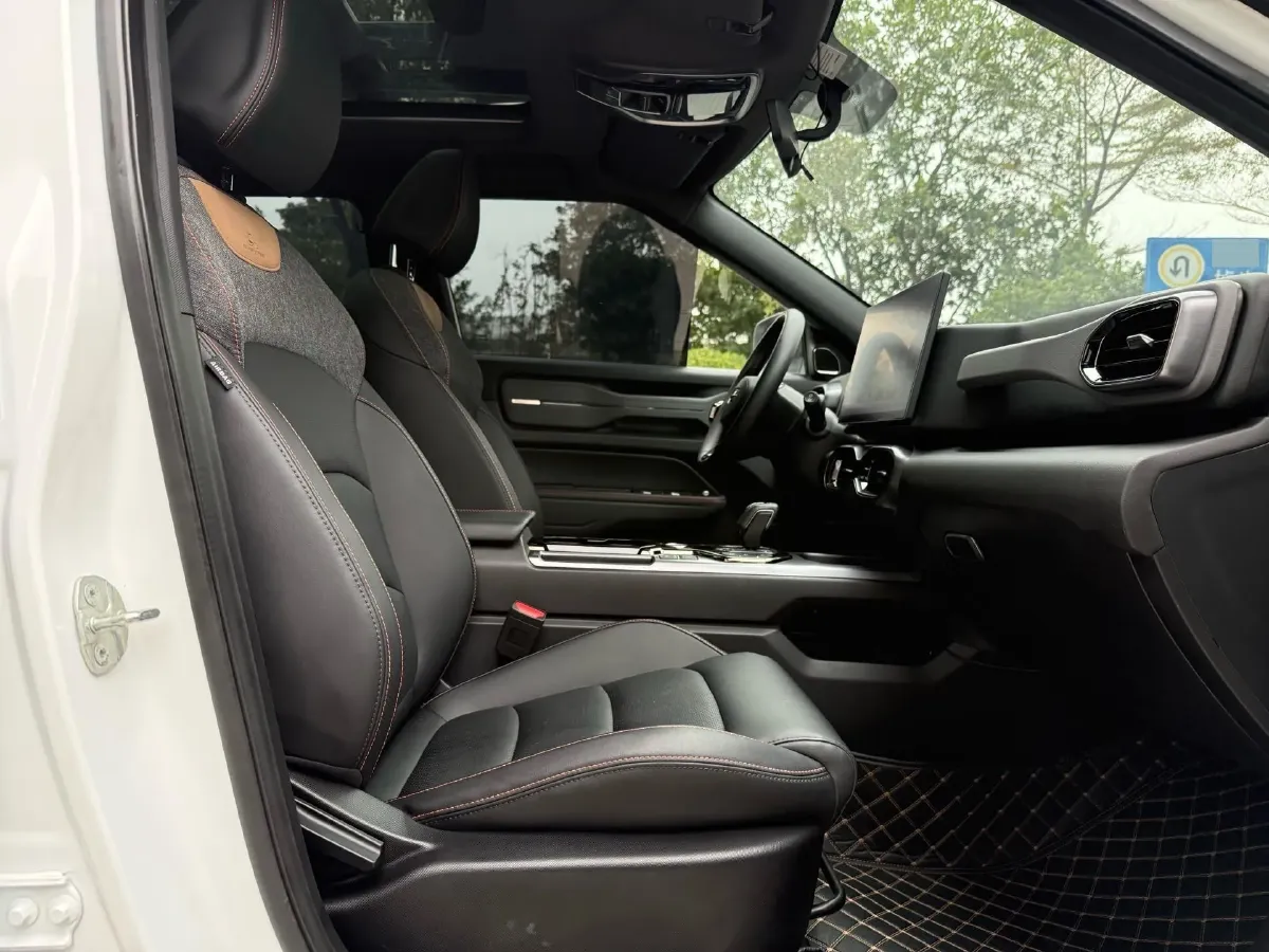 2025 Geely Cowboy 1.5T 181HP L4 7DCT,autocango,china used car exporter,china ev exporter,chinese used car exporter,chinese used ev exporter