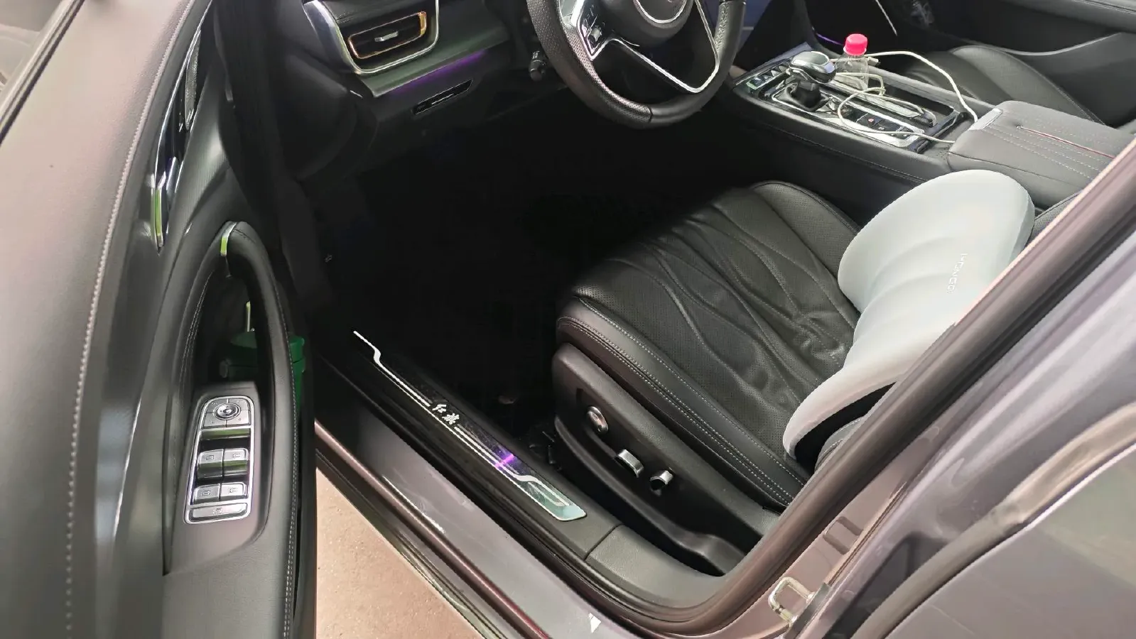 2023 HongQi H5 2.0T 224HP L4 8AT,autocango,china used car exporter,china ev exporter,chinese used car exporter,chinese used ev exporter