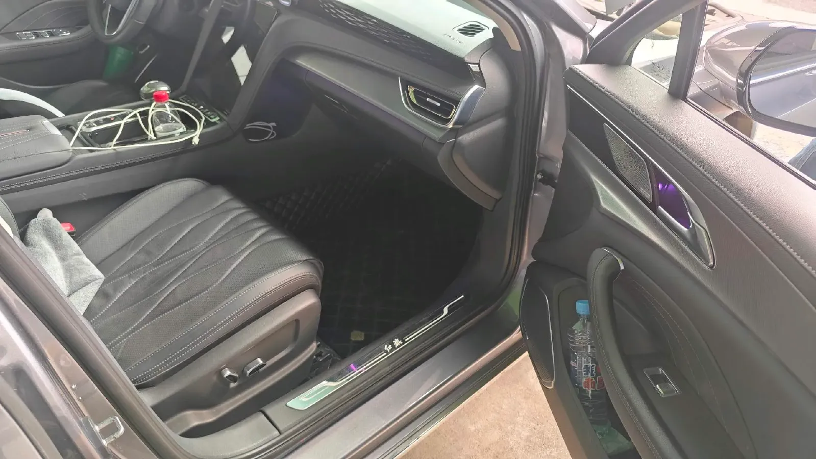 2023 HongQi H5 2.0T 224HP L4 8AT,autocango,china used car exporter,china ev exporter,chinese used car exporter,chinese used ev exporter