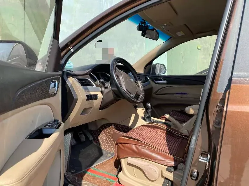 2016 BaoJun 730 1.5L 112HP L4 5MT,autocango,china used car exporter,china ev exporter,chinese used car exporter,chinese used ev exporter