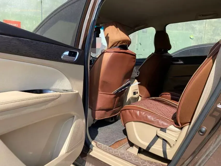 2016 BaoJun 730 1.5L 112HP L4 5MT,autocango,china used car exporter,china ev exporter,chinese used car exporter,chinese used ev exporter