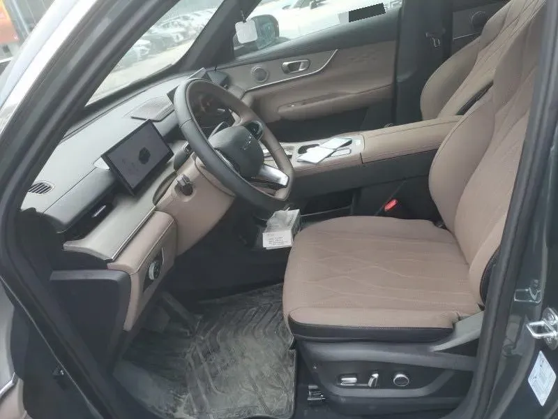 2025 Chery Tiggo 8 Plus 1.6T 197HP L4 7DCT,autocango,china used car exporter,china ev exporter,chinese used car exporter,chinese used ev exporter