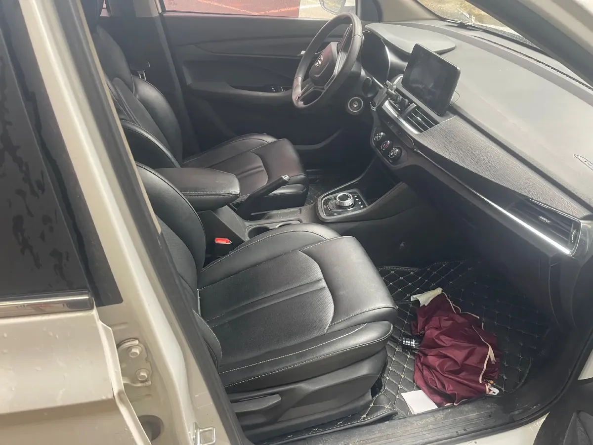 2018 BaoJun 360 1.5L 112HP L4 6MT,autocango,china used car exporter,china ev exporter,chinese used car exporter,chinese used ev exporter