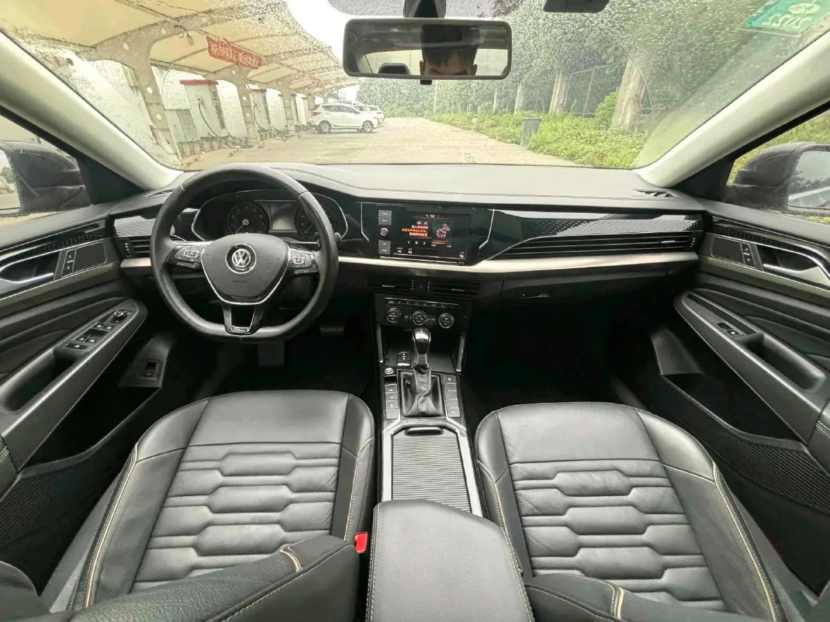 2020 Volkswagen Passat 2.0T 186HP L4 7DCT,autocango,china used car exporter,china ev exporter,chinese used car exporter,chinese used ev exporter