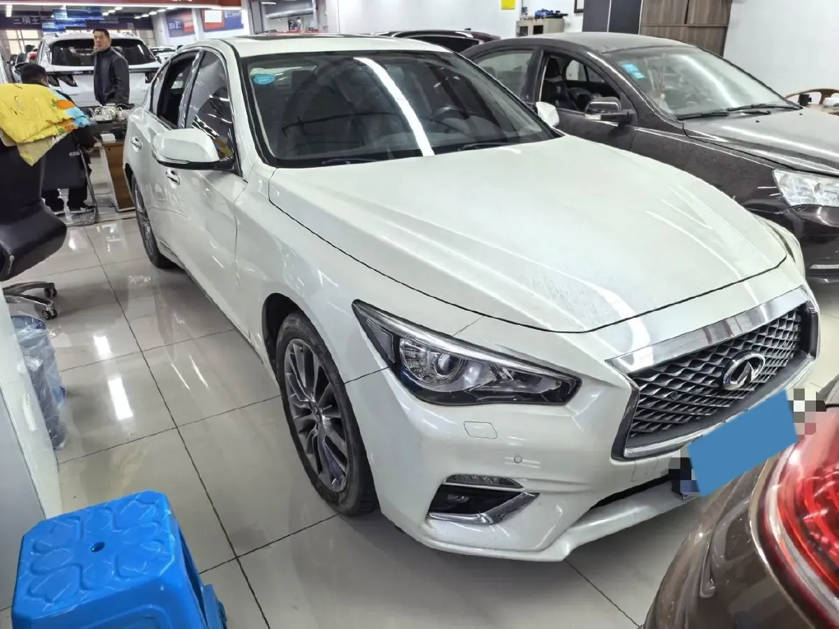 2018 Jeep Grand Commander 2.0T 265HP L4 9AT,autocango,china used car exporter,china ev exporter,chinese used car exporter,chinese used ev exporter