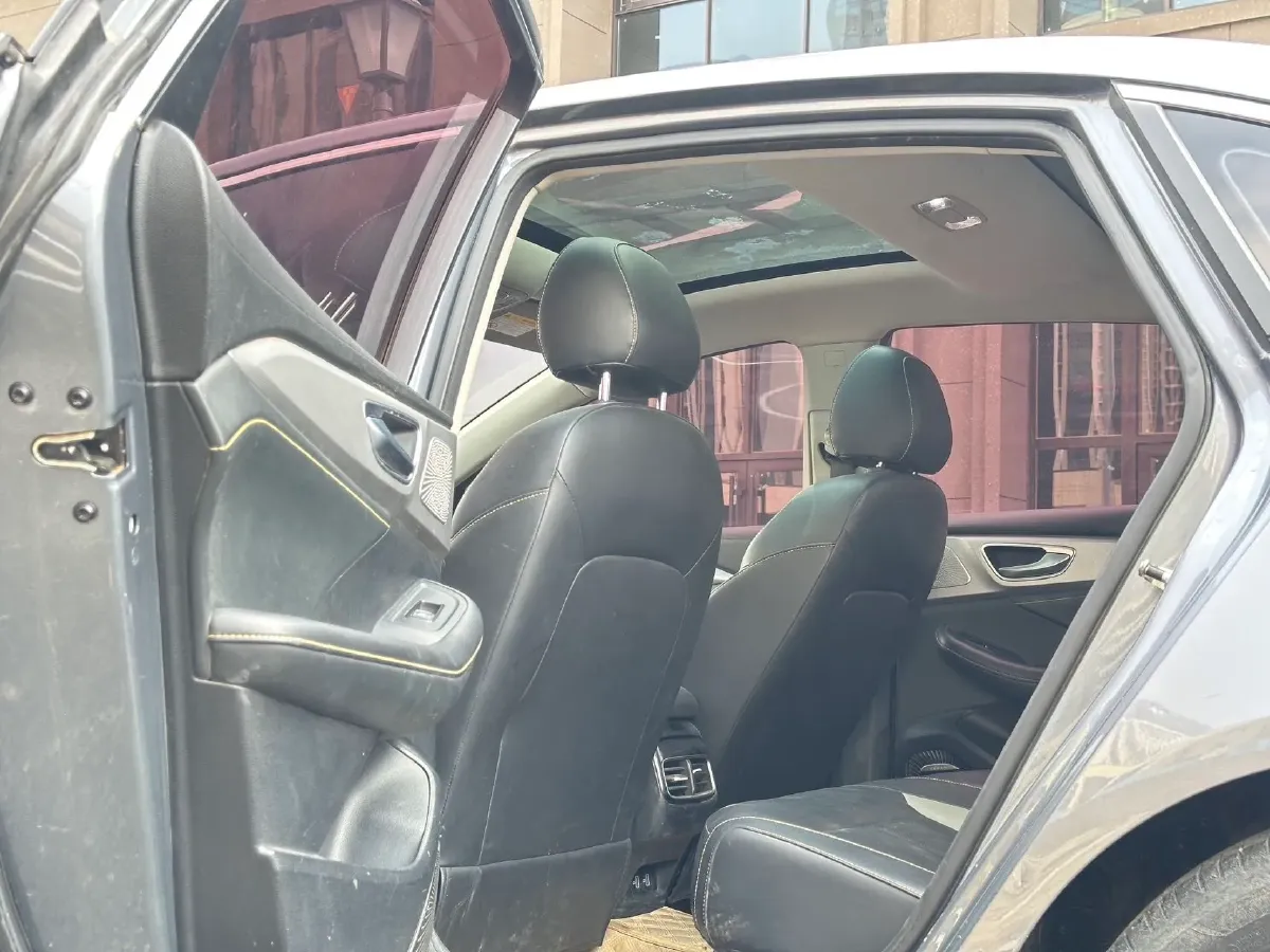 2020 Roewe i6 MAX 1.5T 173HP L4 7DCT,autocango,china used car exporter,china ev exporter,chinese used car exporter,chinese used ev exporter