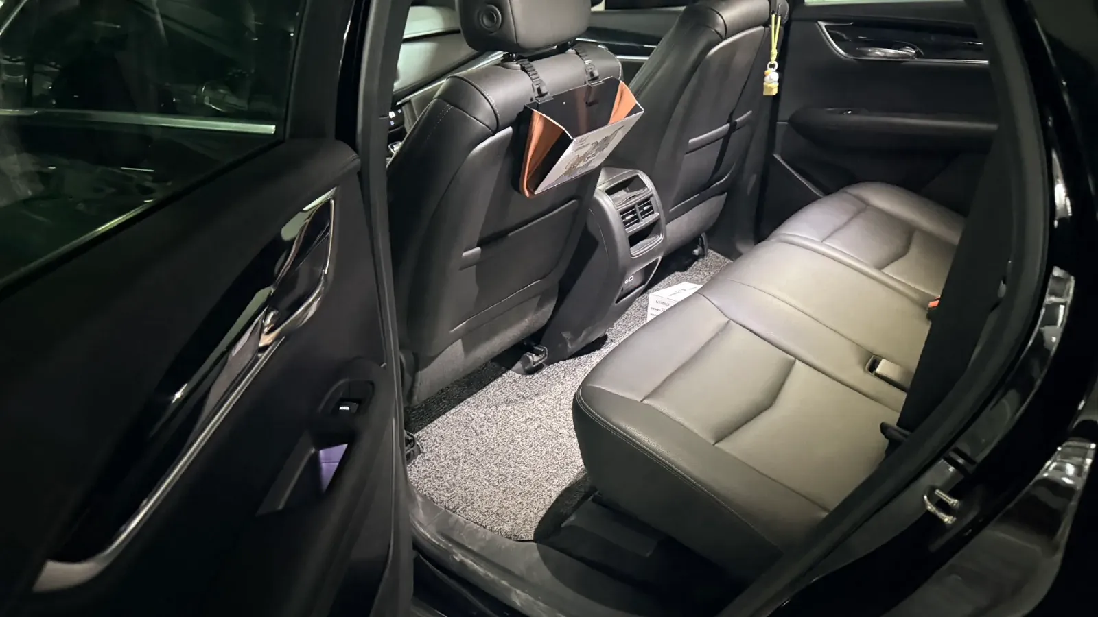 2022 Cadillac XT5 2.0T 237HP L4 9AT,autocango,china used car exporter,china ev exporter,chinese used car exporter,chinese used ev exporter