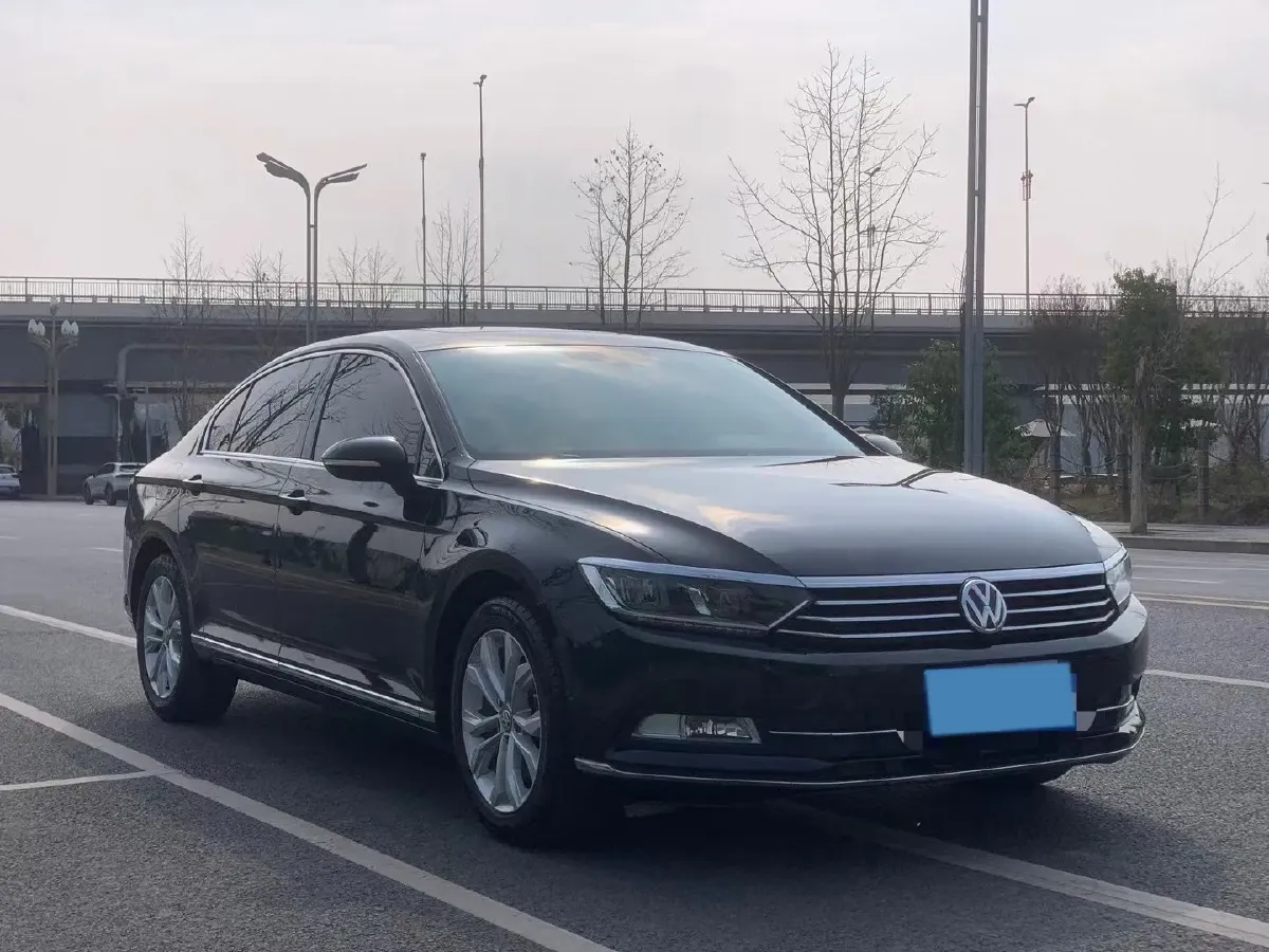 2019 Volkswagen Magotan 2.0T 186HP L4 7DCT,autocango,china used car exporter,china ev exporter,chinese used car exporter,chinese used ev exporter