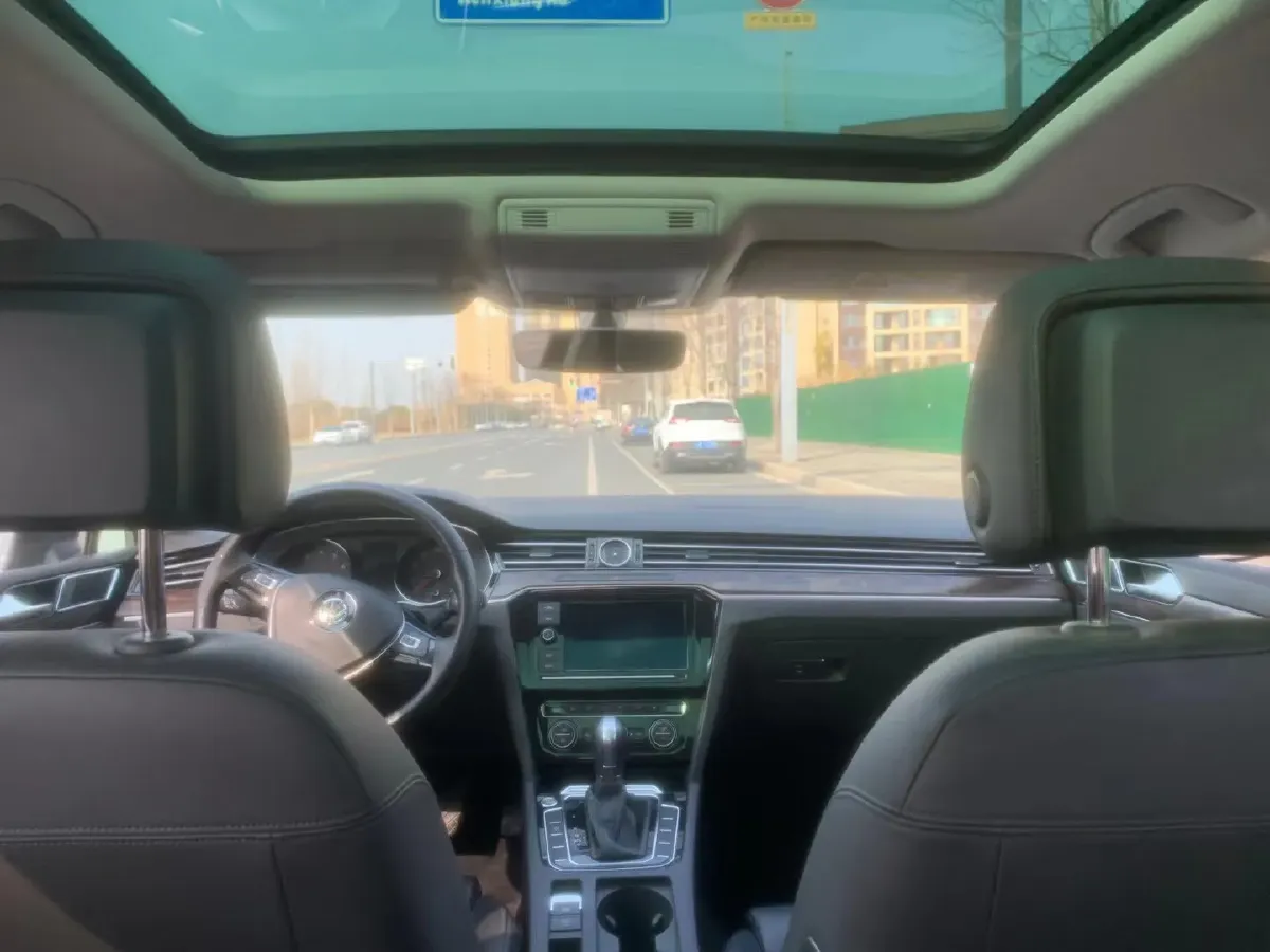 2019 Volkswagen Magotan 2.0T 186HP L4 7DCT,autocango,china used car exporter,china ev exporter,chinese used car exporter,chinese used ev exporter