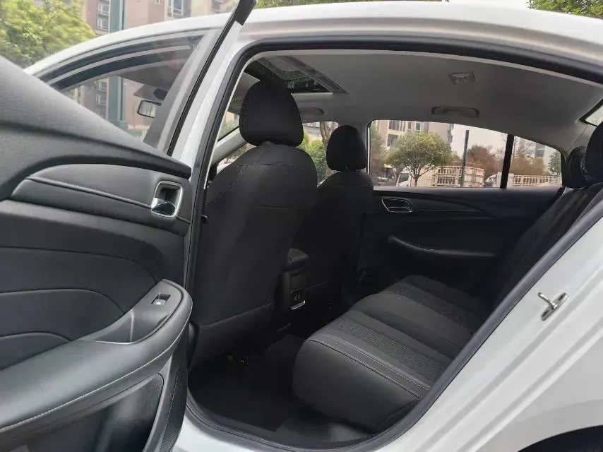 2020 Roewe i5 1.5L 120HP L4 CVT,autocango,china used car exporter,china ev exporter,chinese used car exporter,chinese used ev exporter