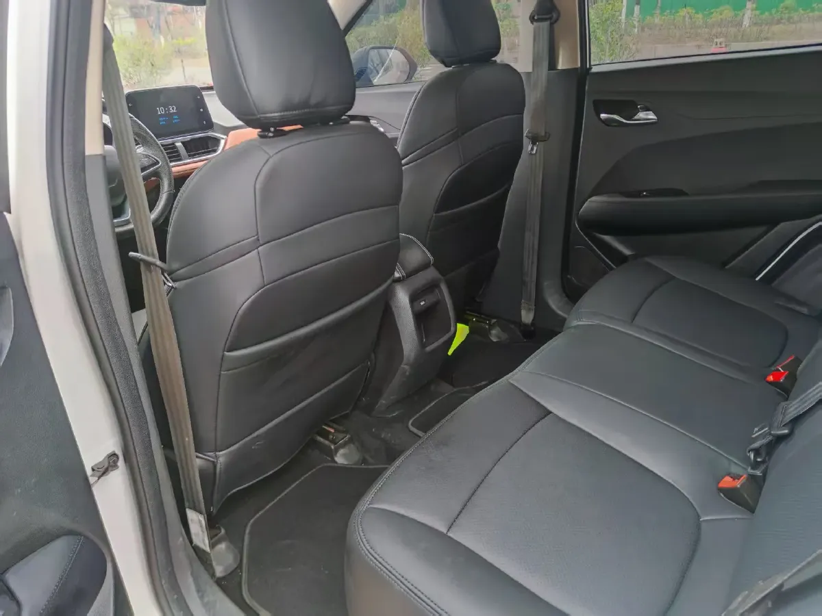 2019 BaoJun RM-5 1.5L 99HP L4 6MT,autocango,china used car exporter,china ev exporter,chinese used car exporter,chinese used ev exporter