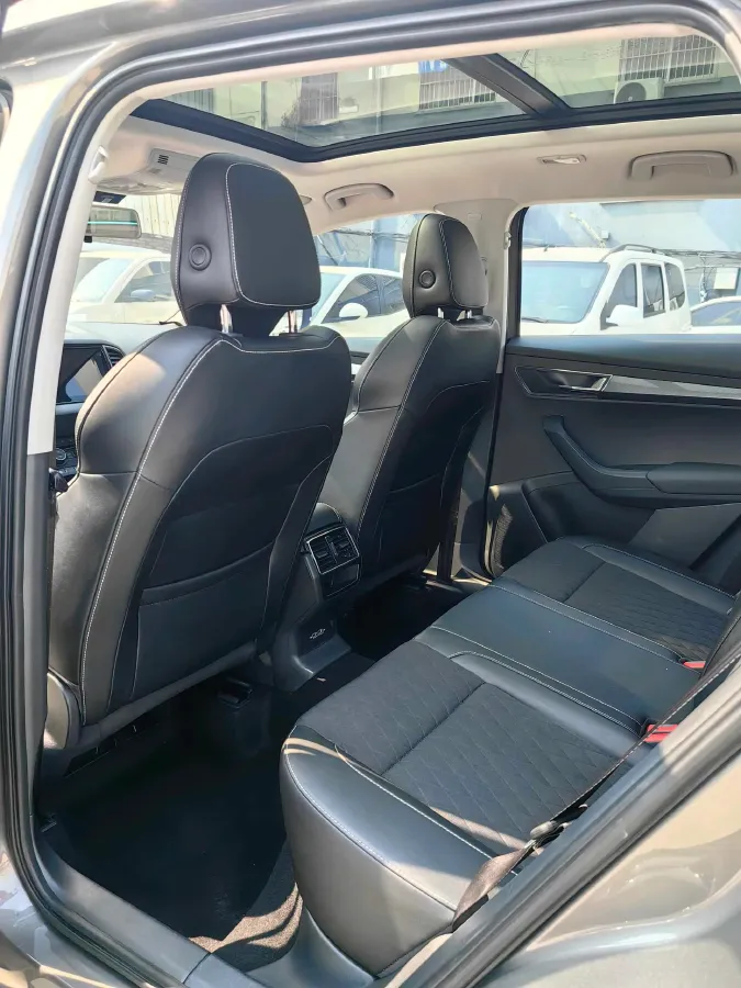 2020 Skoda Karoq 1.4T 150HP L4 7DCT,autocango,china used car exporter,china ev exporter,chinese used car exporter,chinese used ev exporter